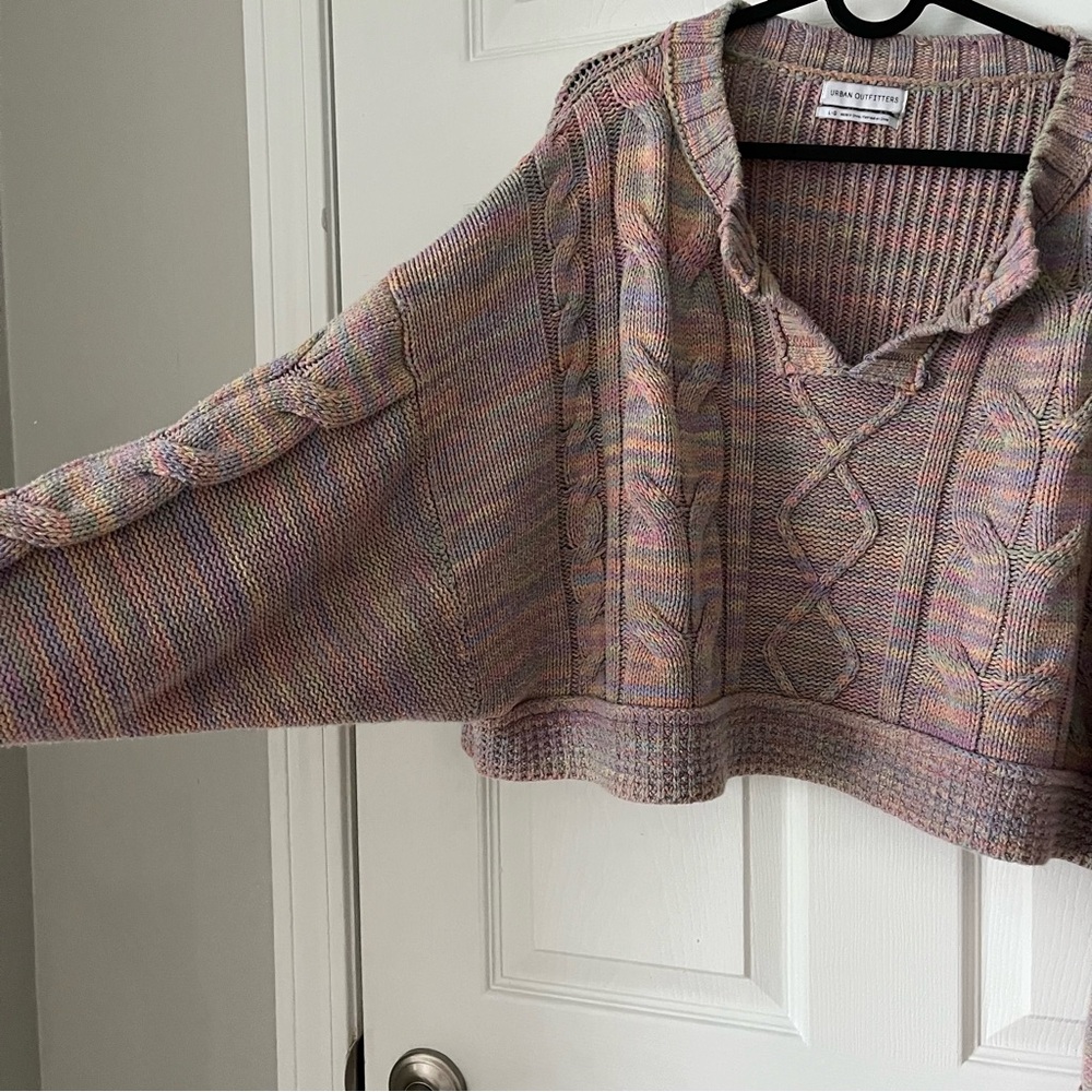 NWOT Women's UO Urban Outfitters Hazel Notch Cable Knit Cropped Sweater in Large - Picture 8 of 10